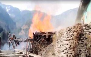 Massive-fire-in-Himachal-t.jpg