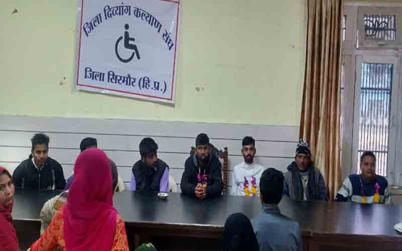 पांवटा में जिला दिव्यांग कल्याण संगठन की समीक्षा बैठक हुई आयोजित