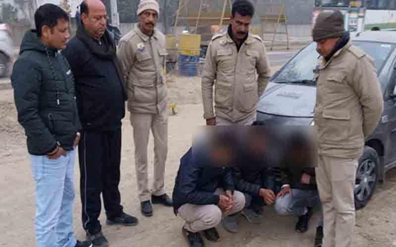 नाकाबंदी के दौरान चिट्टे सहित गिरफ्तार किए तीन युवक