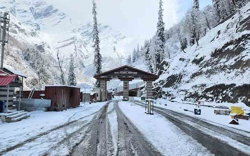 बड़े वाहनों की आवाजाही के लिए बहाल हुई अटल टनल