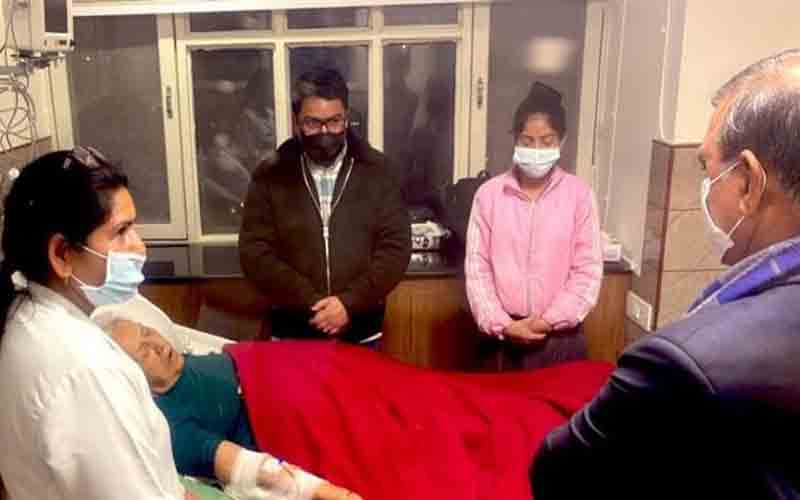 मुख्यमंत्री ने आईजीएमसी में विद्या स्टोक्स का जाना कुशलक्षेम