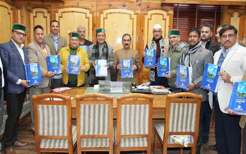 मुख्यमंत्री ने ‘हिमाचल प्रदेश लैंड कोड’ के नवीन संस्करण का किया अनावरण