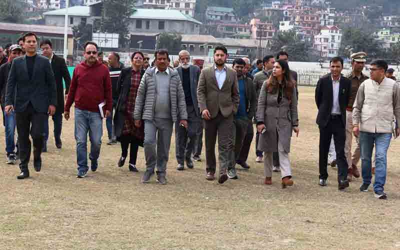 डीसी अपूर्व देवगन अधिकारियों के साथ पहुंचे पड्डल मैदान