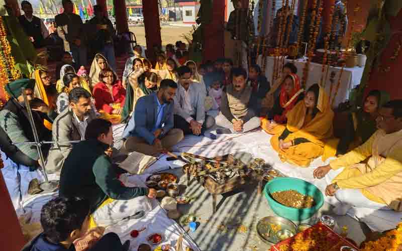 डीसी ने केवी सलोह में माता सरस्वती की प्रतिमा का किया अनावरण