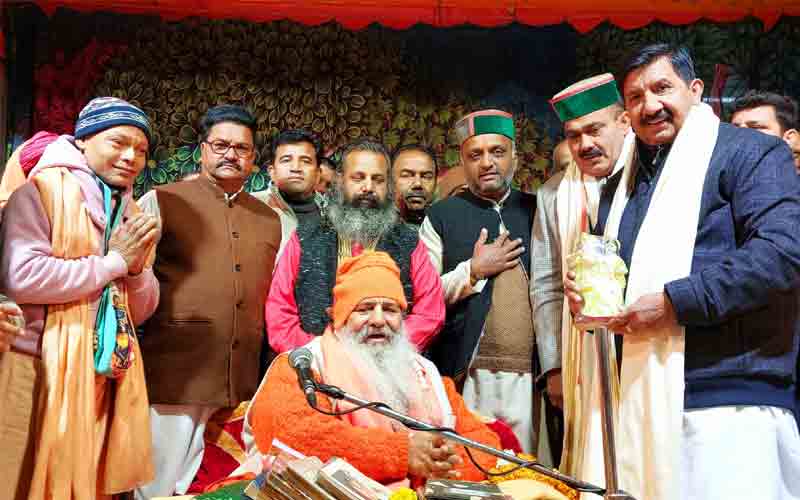 उपमुख्यमंत्री ने राधा कृष्ण मंदिर कोटला कलां में टेका माथा, बाबा बाल जी का लिया आशीर्वाद