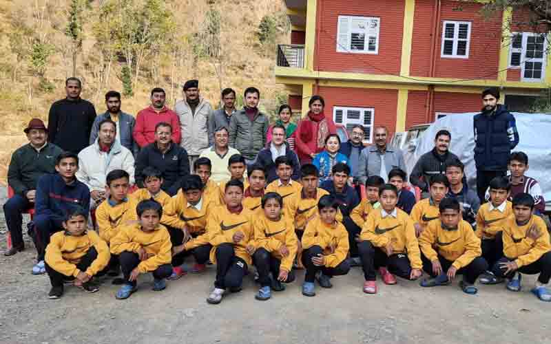 उपायुक्त सुमित खिमटा ने पच्छाद के नाल स्थित बाल गृह का किया निरीक्षण