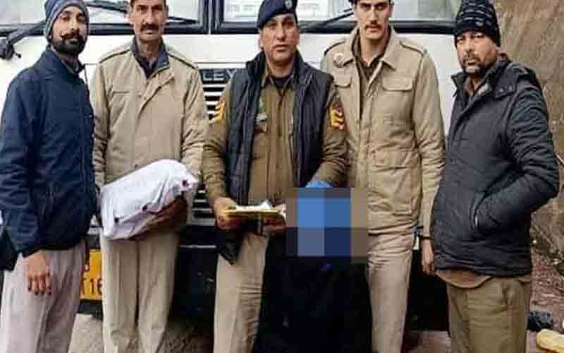 नाकाबंदी के दौरान पंजाब रोडवेज की बस में सवार युवक से बरामद की चरस, गिरफ्तार