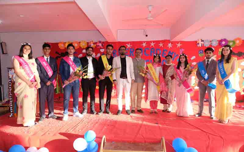 करियर अकादमी में 12वीं के छात्रों को दी गई भावभीनी विदाई