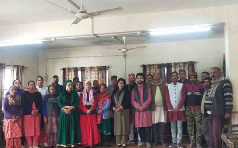 पंचायत पलोग, रोहांज जलाना व चंडी में कलाकारों द्वारा लोगों को बताई गई सरकारी योजनाएं