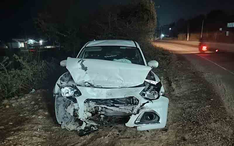 दो कारों के बीच हुई जोरदार भिड़ंत, पांच लोग घायल