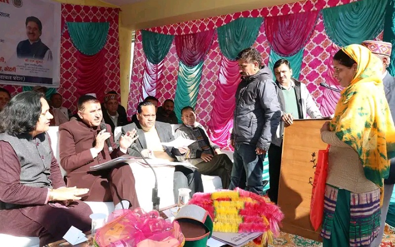 सरकार गांव के द्वार कार्यक्रम में सीपीएस राम कुमार ने कसान में सुनी जनसमस्याएं