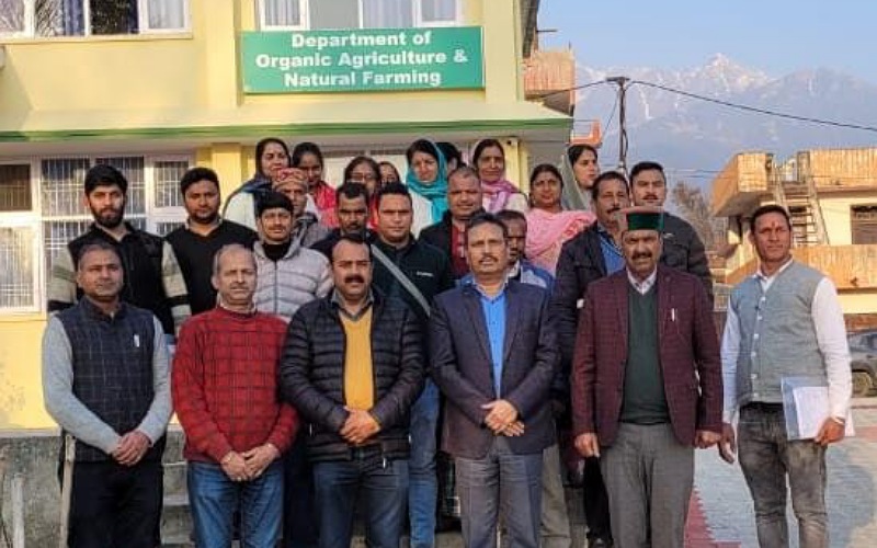 स्वयं सहायता समूह और वन विभाग के कर्मियों ने सीखा केंचुआ खाद तैयार करना