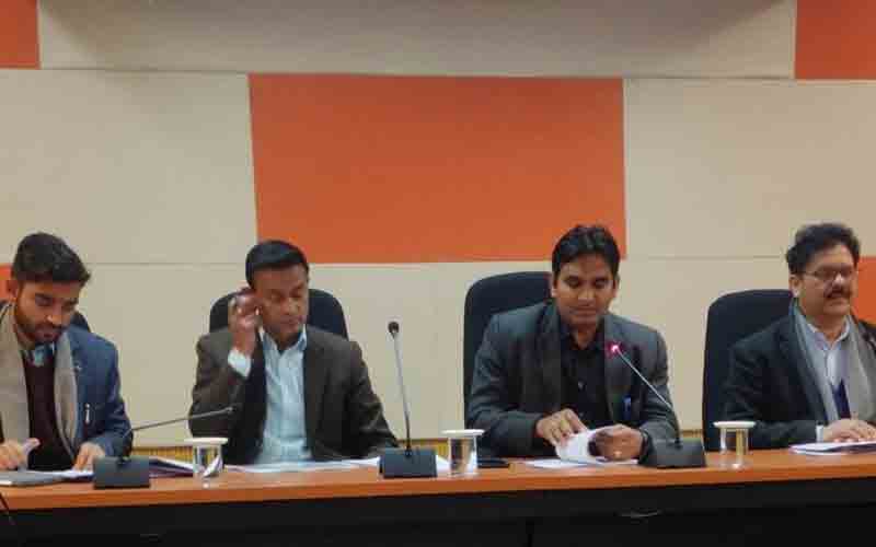 एयरपोर्ट विस्तारीकरण की प्रक्रिया में जनहितों और सुझावों को रखा जाएगा सर्वोपरि- डीसी