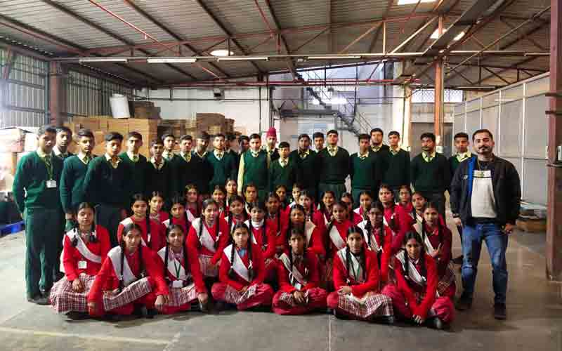 पुरूवाला स्कूल के विद्यार्थियों ने किया कोणार्क ग्रुप ऑफ कंपनीज का भ्रमण