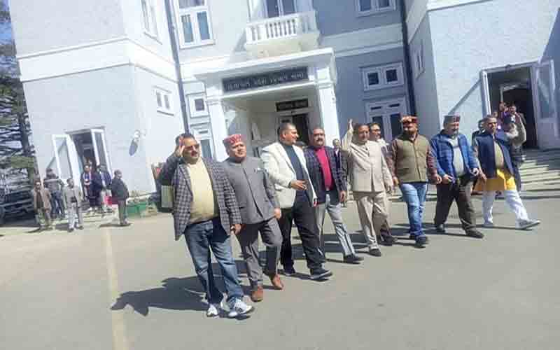 सदन में तीसरे दिन हंगामा, विपक्ष ने नारेबाजी करते हुए किया वाकआउट