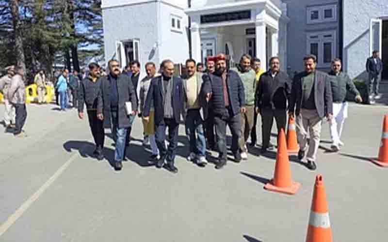 बजट सत्र के दूसरे दिन सदन में हंगामा, विपक्ष ने किया वाकआउट