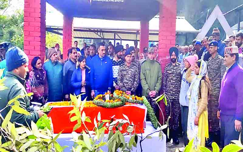 सैनिक प्रवीण कुमार को सैन्य सम्मान के साथ दी अंतिम विदाई