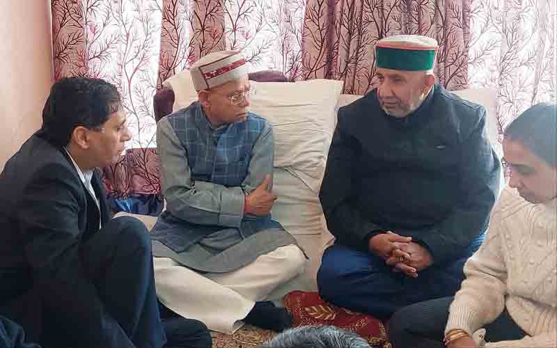 राज्यपाल ने उप मुख्यमंत्री के घर पहुंच कर सिम्मी अग्निहोत्री के निधन पर किया शोक व्यक्त