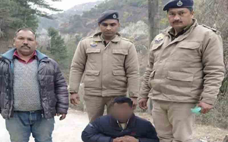 नाकाबंदी के दौरान चरस सहित गिरफ्तार किया युवक