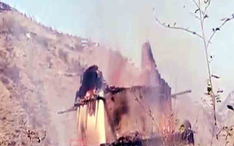 भीषण अग्निकांड: ठियोग के कुठार में बागेश्वरी मंदिर में लगी आग, करोड़ों का हुआ नुकसान