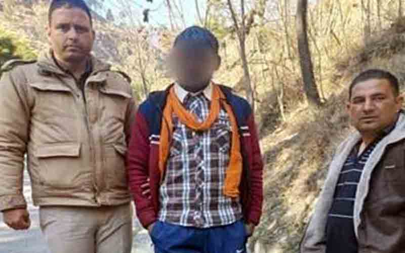 यातायात चेकिंग के दौरान चरस की खेप सहित गिरफ्तार किया युवक