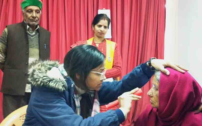 निशुल्क स्वास्थ्य शिविर में जांचा 155 लोगों का स्वास्थ्य