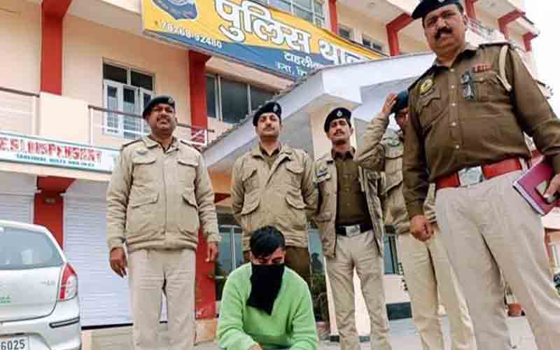 नाकाबंदी के दौरान कार से बरामद किया चूरा-पोस्त, चालक गिरफ्तार