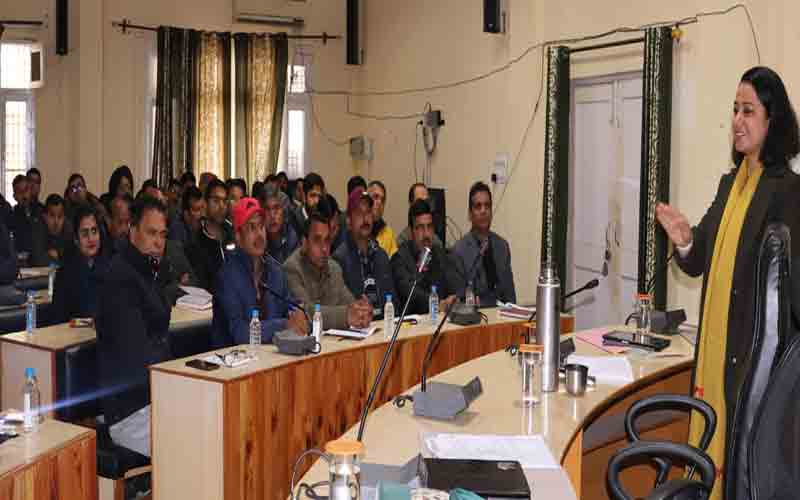 निर्वाचन प्रक्रिया के सुचारू निर्वहन में नोडल अधिकारियों की अहम भूमिका- डीसी