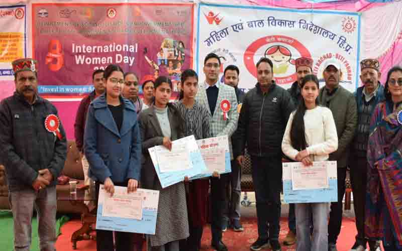 बालिकाओं के प्रति जनचेतना जागृत करने में आंगनबाड़ी कार्यकर्ता अहम- मुकेश रेपसवाल