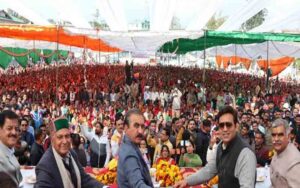 Chief-Minister-gave-price-o.jpg