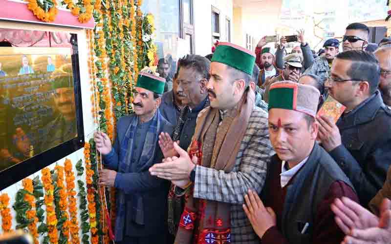 मुख्यमंत्री ने शिमला जिला के कुमारसैन बस अड्डे का किया लोकार्पण