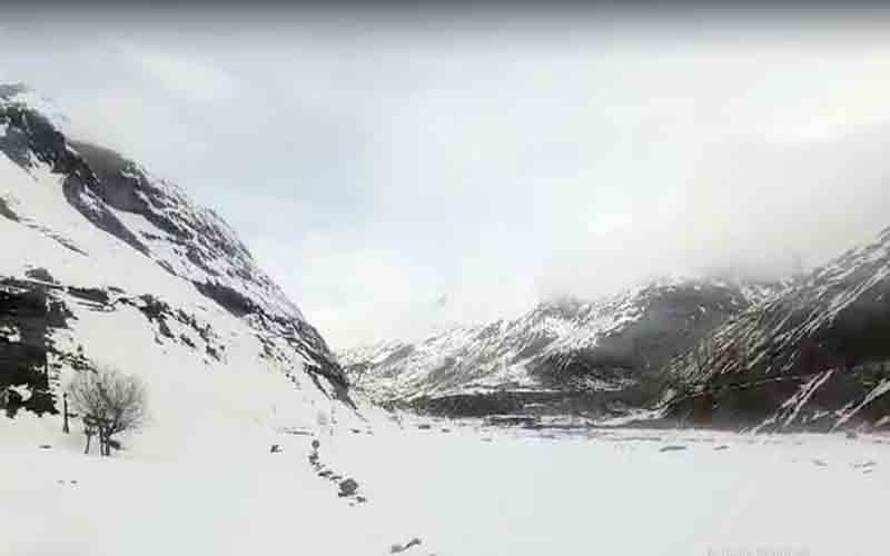 हिमाचल के उच्च पर्वतीय कई भागों में ताजा बर्फबारी, निचले क्षेत्रों में बारिश