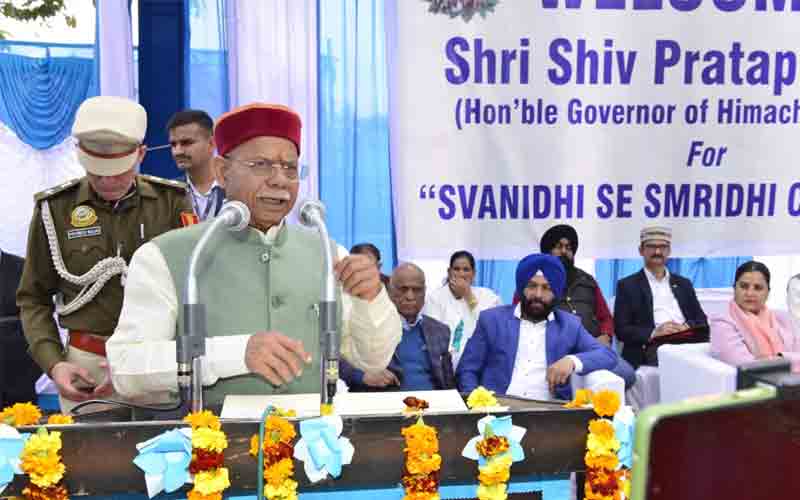 राज्यपाल ने सोलन में स्वनिधि से समृद्धि योजना के लाभार्थियों से किया संवाद