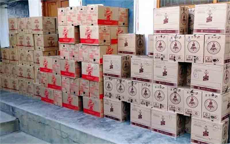 पिकअप जीप से पकड़ा अवैध शराब का जखीरा, मामला दर्ज