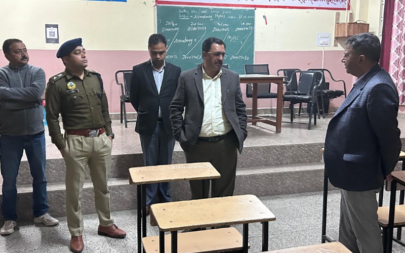 जिला निर्वाचन अधिकारी ने जांची स्ट्रांग रूम एवं मतदान केंद्र की व्यवस्था