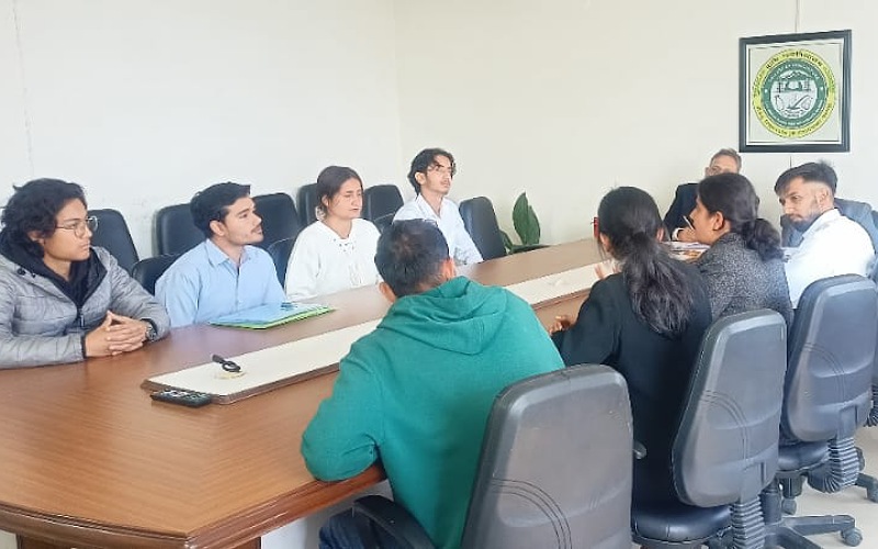 घरदा कैमिकल्स में मार्केट डेवलपमेंट ऑफिसर के तौर पर सात विद्यार्थियों का चयन