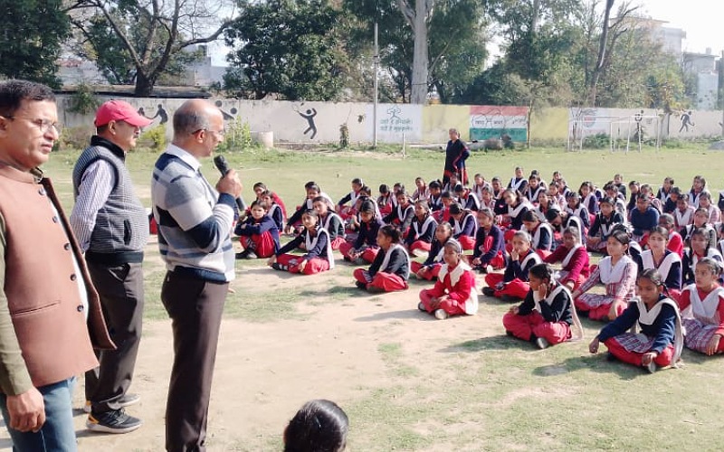 चाइल्ड हेल्पलाइन सिरमौर ने पांवटा साहिब के राजकीय मोडल (कन्या) वरिष्ट माध्यमिक स्कूल में किया आउटरीच