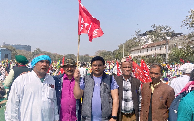 किसानों के साथ धोखा कर रही केंद्र सरकार- राजेंद्र ठाकुर