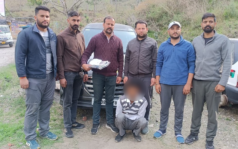 पुलिस ने राजगढ़ में चिट्टे सहित गिरफ्तार किया कार सवार व्यक्ति