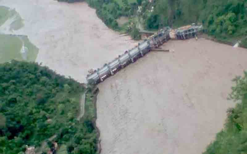 गिरि नदी का बढ़ा जलस्तर, रात को खोलने पड़े फ्लड गेट, दो बार छोड़ा पानी