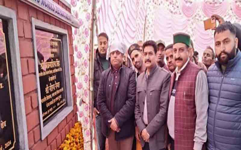 विधायक नीरज नैय्यर ने मंगला से टापूंन जीप योग्य सड़क का किया लोकार्पण