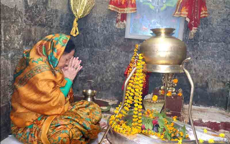 सांसद प्रतिभा सिंह ने शिवरात्रि मेले में पधारे देवी-देवताओं का लिया आर्शीवाद