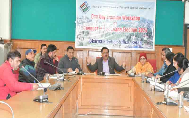 लोकसभा चुनाव-2024 के दृष्टिगत मनमोहन शर्मा ने राजनीतिक दलों के साथ की बैठक