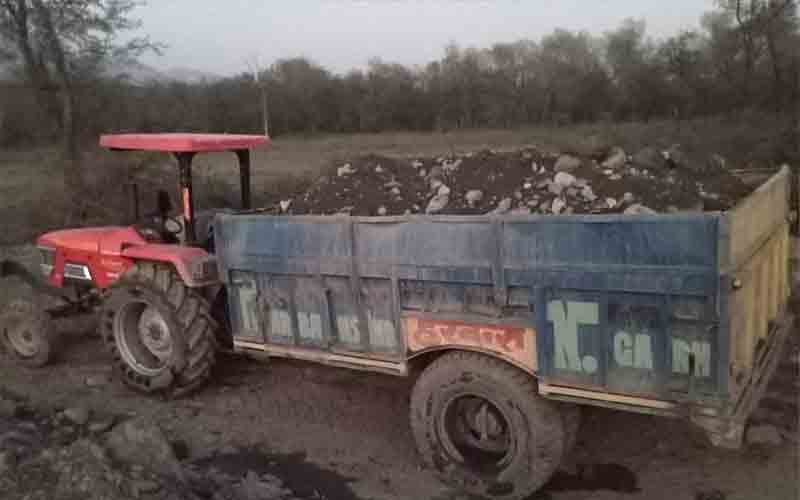 वन विभाग ने 3 ट्रैैक्टर संचालकों से वसूला 56,080 रुपए का जुर्माना