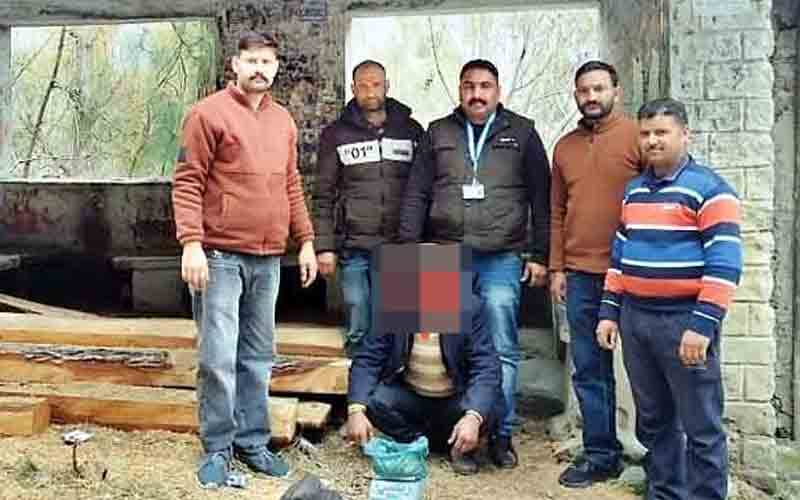 पुलिस ने 410 ग्राम चरस सहित गिरफ्तार किया व्यक्ति