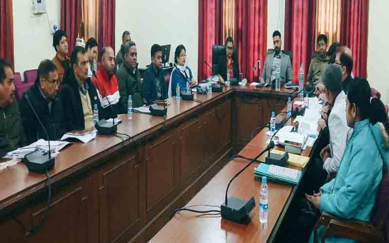 उपायुक्त जतिन लाल की अध्यक्षता में विभिन्न विकासात्मक कार्यों की समीक्षा बैठक हुई आयोजित