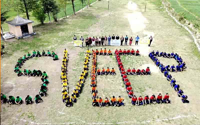 200 छात्रों ने स्वीप मानव श्रृंखला बनाकर दिया “करसोग करेगा शत प्रतिशत मतदान” का संदेश