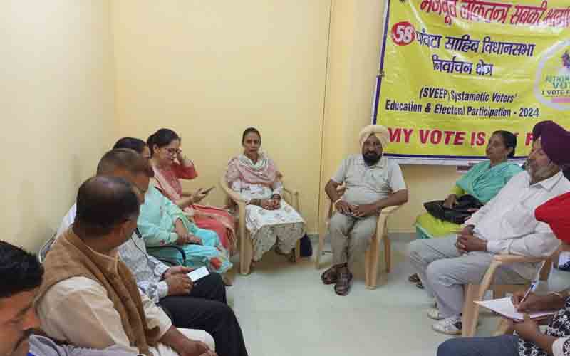पांवटा की भूंगरनी पंचायत में गीत-संगीत के माध्यम से मतदाताओं को किया प्रेरित