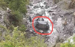 Car-lost-control-and-fell-i.jpg