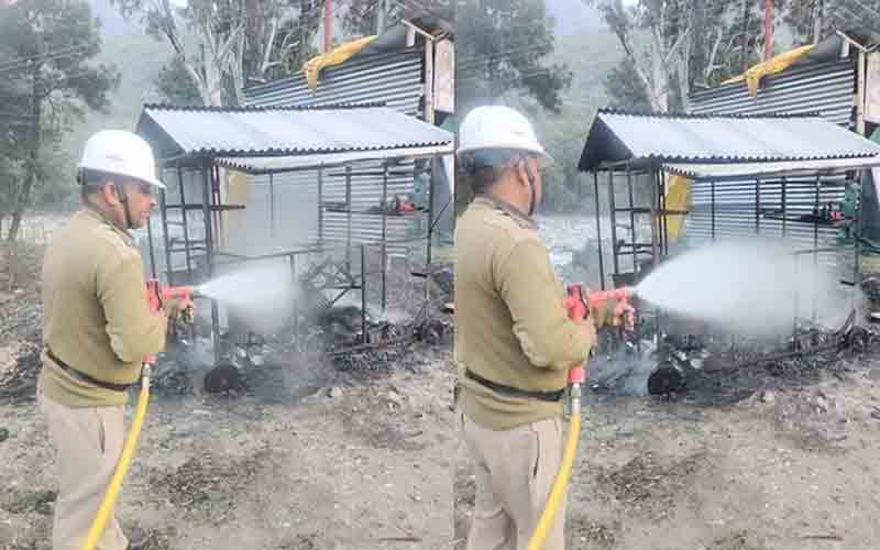 आग की भेंट चढ़ा चिकन शेड, एक व्यक्ति झुलसा